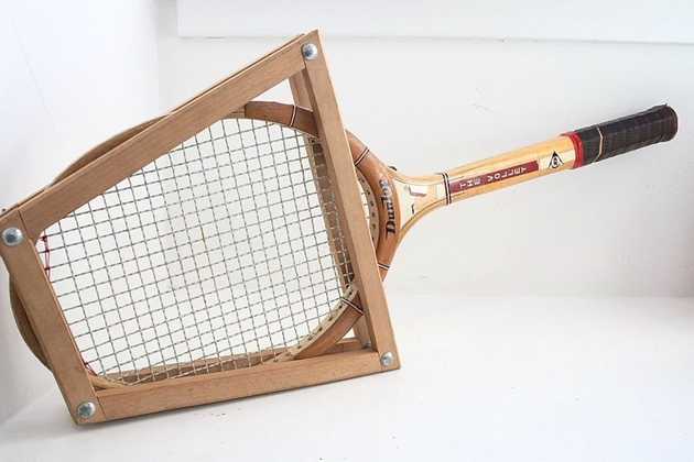 Picture of wooden tennis racquet press (https://i.pinimg.com/originals/83/d7/d7/83d7d7bf9dde3a43e4eb4ba7814dbad4.jpg)