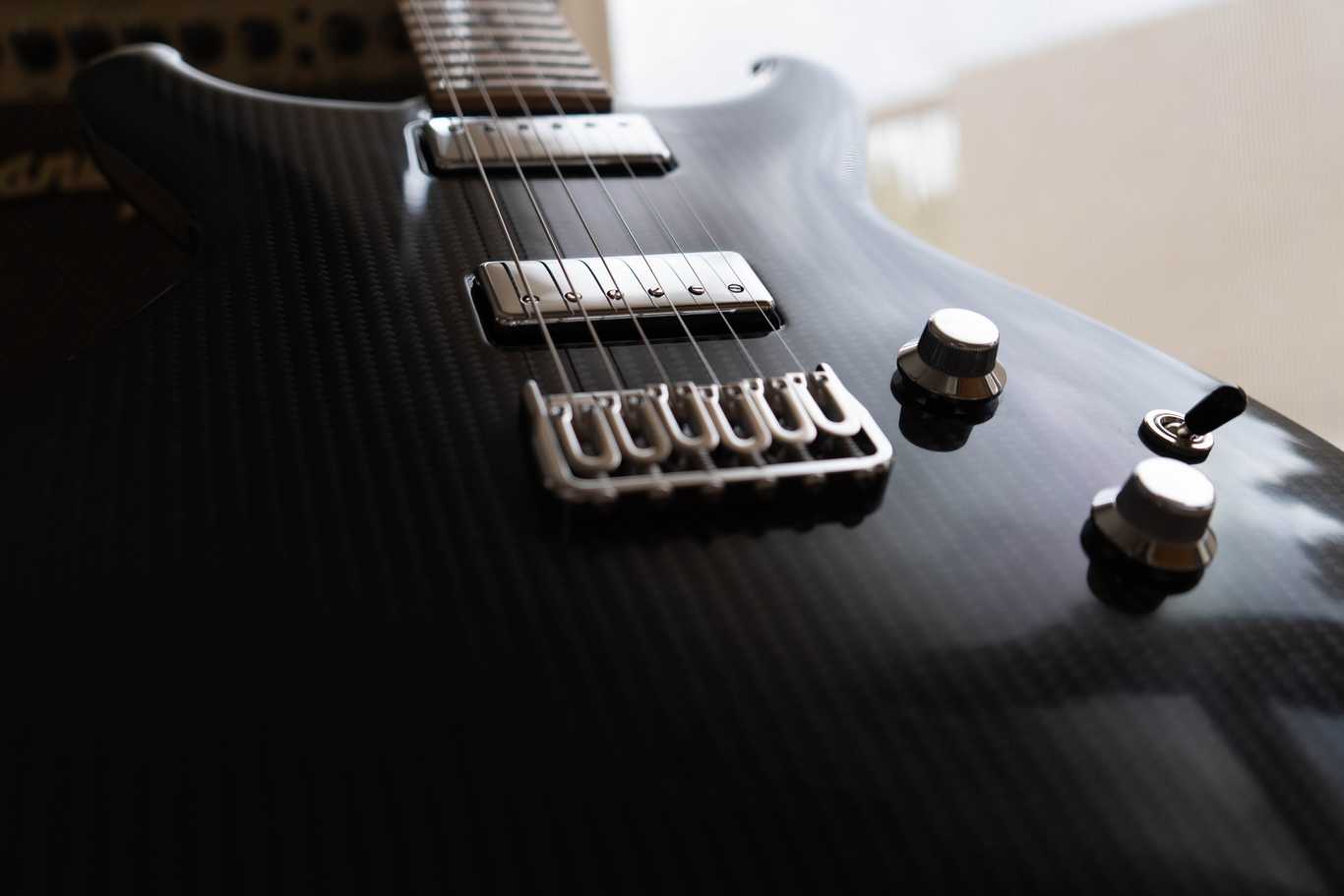 Rubato Guitars Carbon fibre electric guitar makers